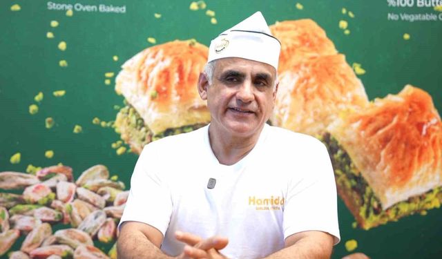 Amerikan aksanıyla Gaziantep baklavasını anlattı, sosyal medyayı salladı