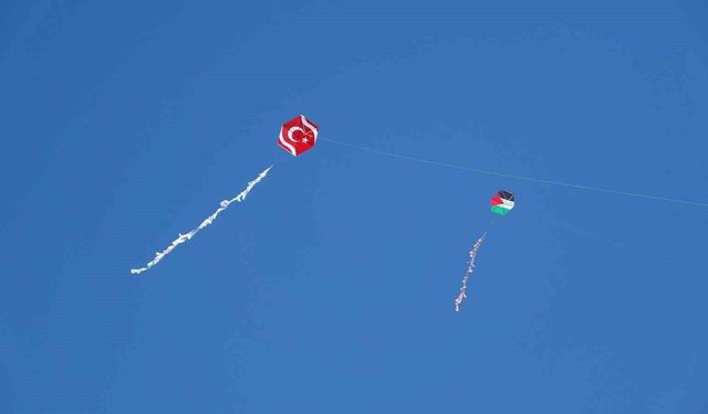 Ardahan'da umut uçurtmaları Gazze için gökyüzünde