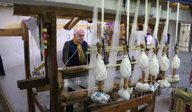Asırlık el dokumacılığı ilmek ilmek gelecek kuşaklara aktarılıyor