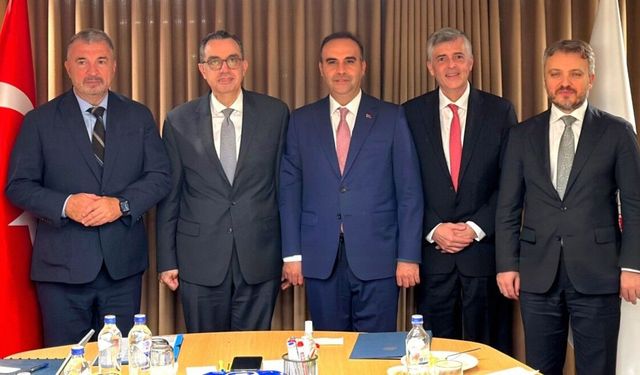 Bakan Kacır, IFC heyeti ile bir araya geldi