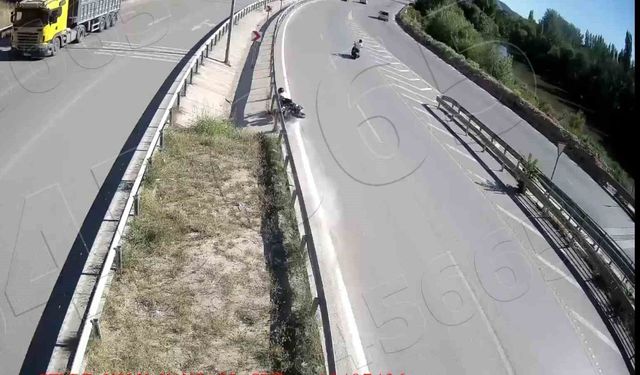 Bariyerlere çarpan motosiklet sürücüsü hayatını kaybetti