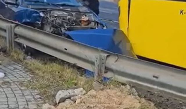 Başakşehir'de İETT otobüsü otomobille çarpıştı: 3 yaralı