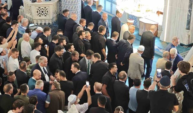 Cumhurbaşkanı Erdoğan, Rize'de cuma namazını kıldı
