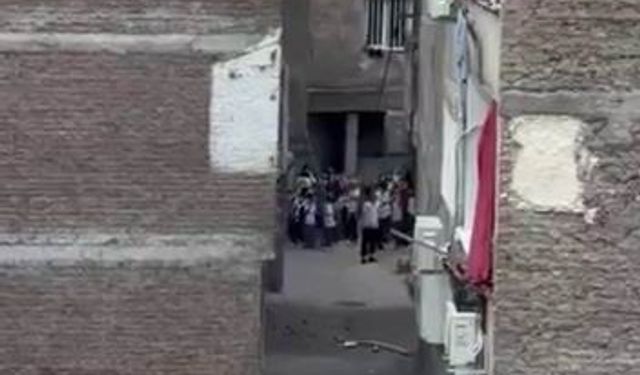 Diyarbakır'da korkutan yangın: Ev alevler içinde kaldı
