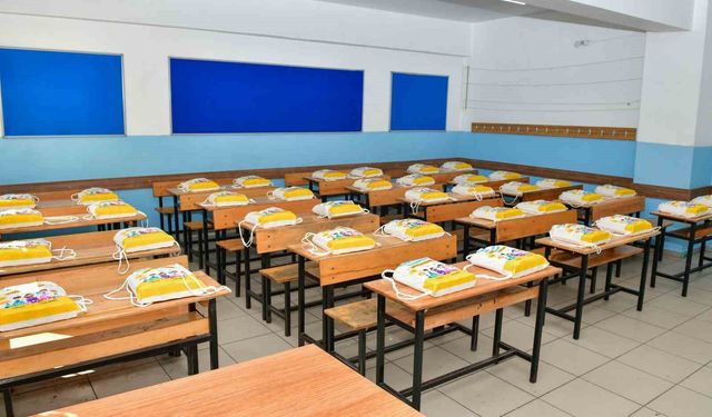 Esenyurt Belediyesi'nden öğrencilere kırtasiye desteği