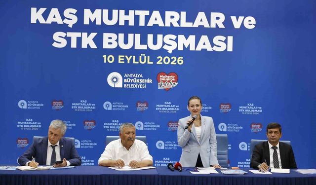 Güreşçiyi alnından öpen Antalya Büyükşehir Belediye Başkanı Büşra Özdemir'den eleştirilere tepki: 'Böyle başarılarda o mertlerin çıkıp alnından öpülür, onlar da başkanının elinden öper'