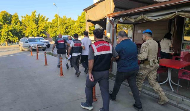 İzmir'de FETÖ'nün güncel yapılanmasına finansman operasyonu: 21 gözaltı