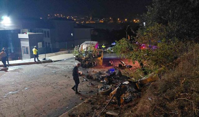 Karabük'te işçi servisi elektrik direğine çarptı: 6 yaralı