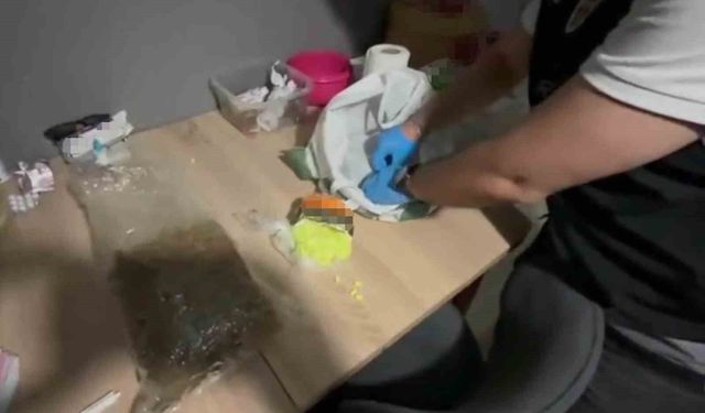 Kocaeli'de zehir tacirlerine operasyon: Skank, kokain ve ecstasy ele geçirildi