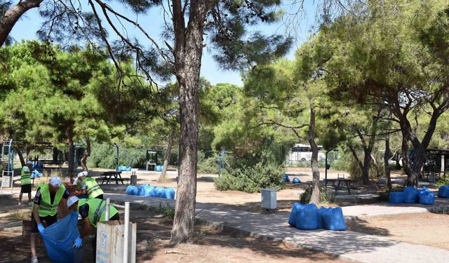 Manavgat'ta hükümlüler sahilde Çevre temizliği ve düzenleme çalışması yaptı