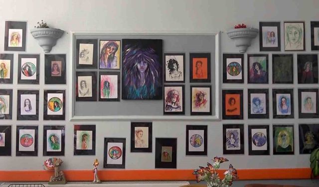 Öldürülen kadınların portreleri Yalova'da sergileniyor