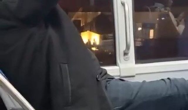 Otobüste ayakkabılarını çıkarıp seyahat etti, rahatlığı pes dedirtti