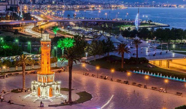 Saat Kulesi 125 yıldır İzmir'in zamanına tanıklık ediyor