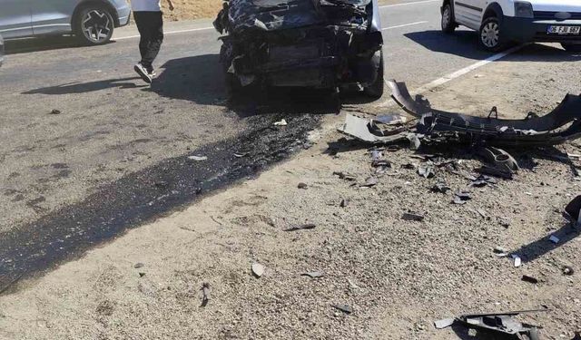 Siirt'te hafif ticari araç ile kamyonet çarpıştı: 4 yaralı