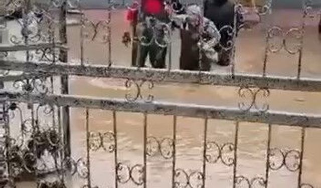 Taşkında mahsur kalanlar böyle kurtarıldı