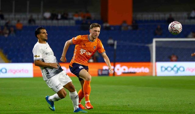 Trendyol Süper Lig: Başakşehir FK: 2 - Gençlerbirliği: 0 (İlk yarı)