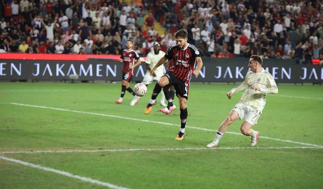 Trendyol Süper Lig: Gaziantep FK: 0 - Fenerbahçe: 0 (İlk yarı)
