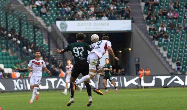 Trendyol Süper Lig: Kocaelispor: 0 - Gaziantep FK: 0 (İlk yarı)