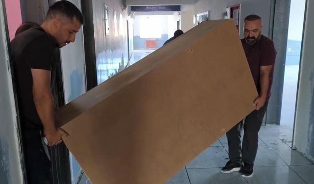 Van'da öğretmenler okulun yükünü birlikte omuzladı