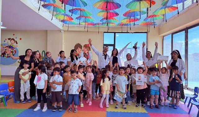 Yüksekova'da minik öğrencilere yönelik el hijyeni ve ağız-diş sağlığı eğitimi