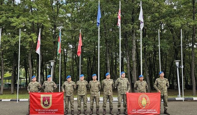 9 subay ve 1 astsubay Gürcistan'da Yaz Temel Dağcılık Kursu'na katıldı