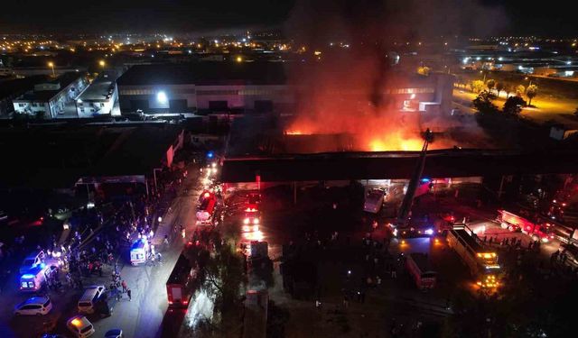 Adana'da halde çıkan yangında 22 iş yeri kullanılamaz hale geldi