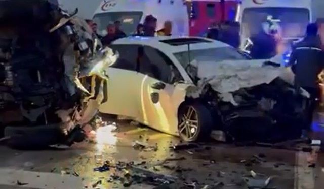Aksaray'da iki otomobil çarpıştı: 2 ağır yaralı