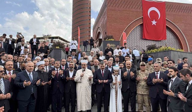 Bakan Çiftçi, Batman'da Kardeşlik Külliyesi Camisi'nin açılışına katıldı