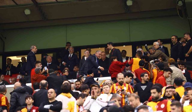 Bakan Osman Aşkın Bak, Galatasaray - Barcelona maçını izledi