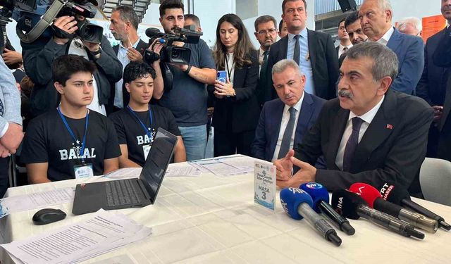 Bakan Tekin'den İzmir'de 'yaşanabilir çevre' vurgusu: 'Gelecek kuşaklara karşı sorumluyuz'