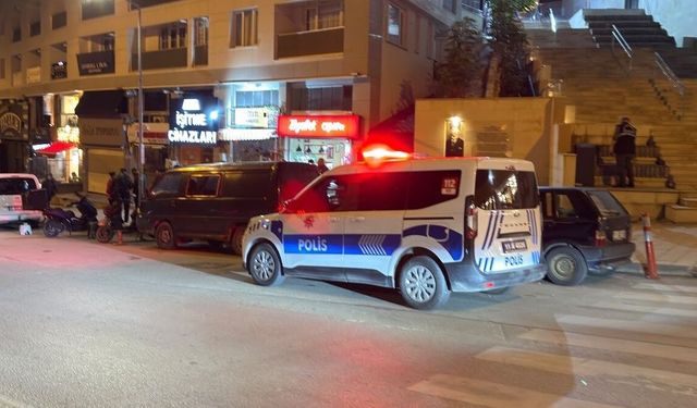 Bilecik'te kız arkadaşına sarılan şahsı bıçaklayan kişi olay yerinden kaçtı