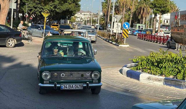 Bodrum'da klasik otomobiller nostalji rüzgarı estirdi