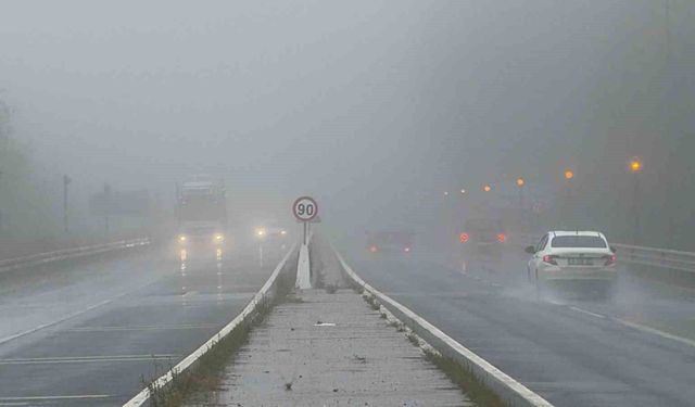 Bolu Dağı'nda sis ve yağış etkili oluyor