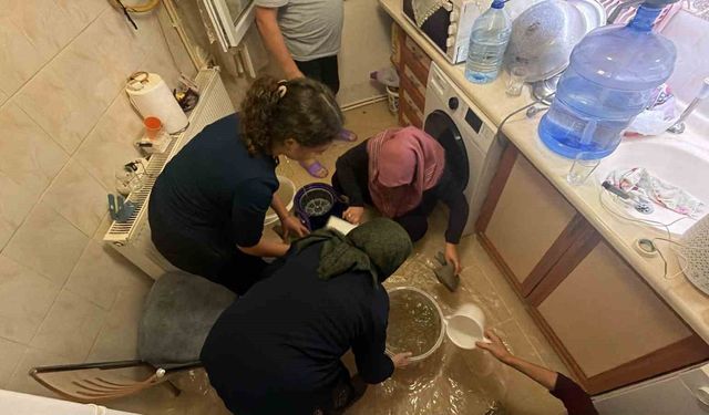 Bolu'da sağanak etkili oldu: 6 daireyi su bastı