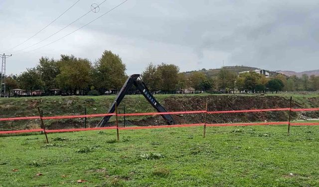 Bursa'da toprak kayması sonrası suyun akış yönü değişti, ekipler müdahale etti