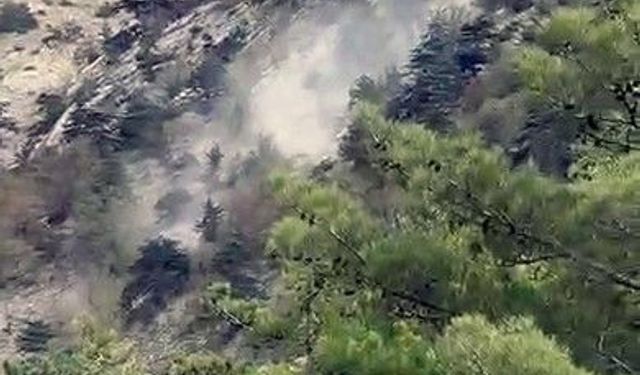Deprem sırasında yamaçtan kopan kaya kütlesi paniğe neden oldu