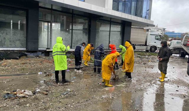 Esenyurt Belediyesi sağanak yağışlara karşı sahada