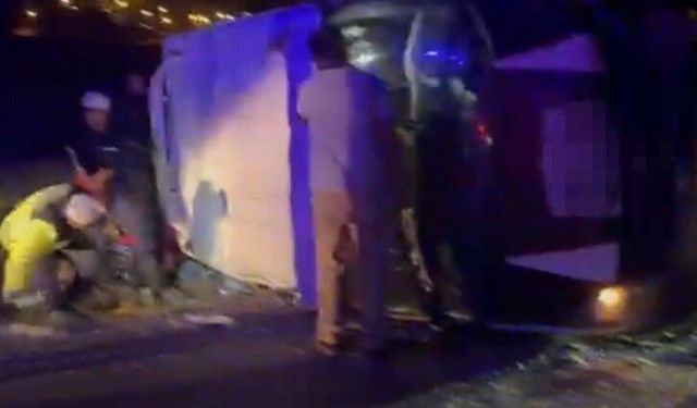 Gaziantep'te tarım işçilerini taşıyan minibüs otomobille çarpıştı: 1 ölü, 7 yaralı