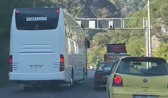 Hatalı sollama yapan otobüs faciaya neden oluyordu