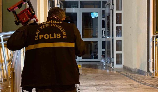 Kayseri'de binanın girişinde çıkan bıçaklı kavgada 2 kişi yaralandı