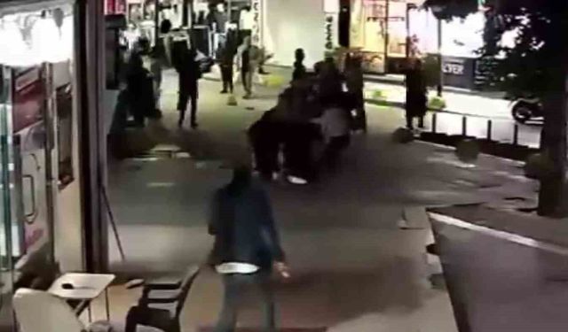 Kocaeli'de anne ve kızını cadde ortasında darbettiler