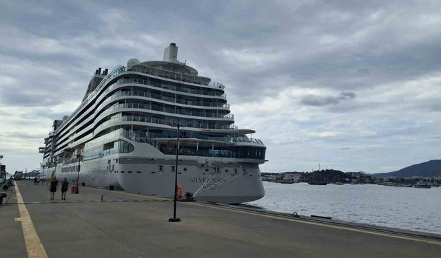 Lüks kruvaziyer Bodrum'a yanaştı