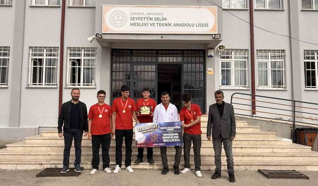 Rakiplerin çalıştıramadığı devreyi tek denemede çalıştırarak TEKNOFEST'de birinci oldular