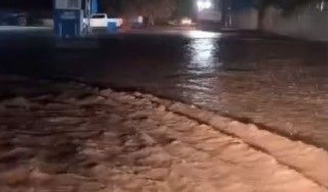 Şanlıurfa'da sağanak su baskınlarına neden oldu