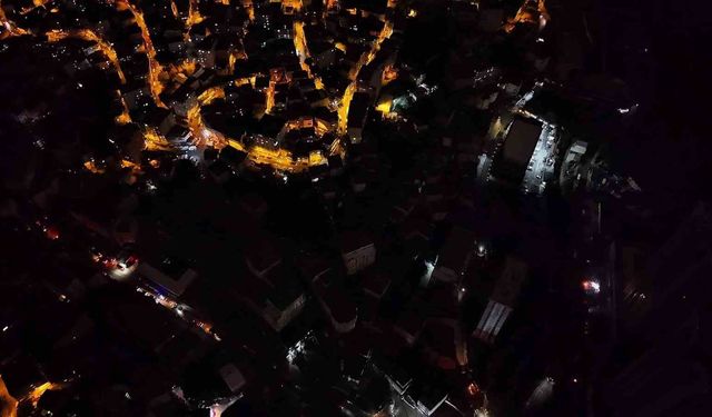 Sarıyer Ayazağa'da karanlığa gömülen mahalle havadan görüntülendi