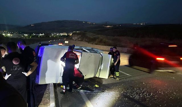 Siirt'te otomobil yan yattı: 2 yaralı