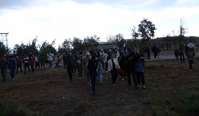 Türk Yıldızları'nın gösterisi için Malatyalılar yağmura rağmen alana akın etti
