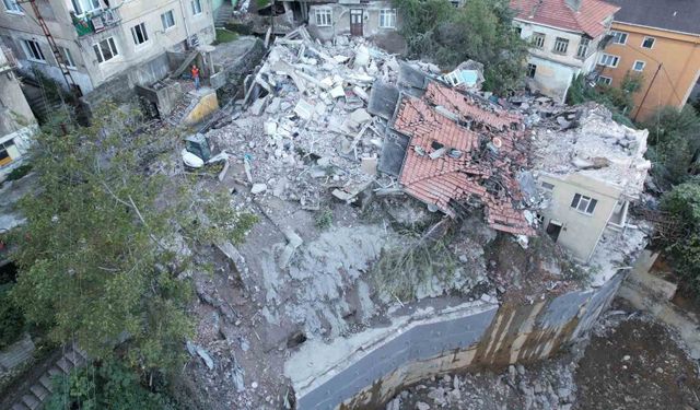 Zonguldak'ta bina faciasının boyutu gün ağarınca ortaya çıktı: 7 bina tahliye edildi
