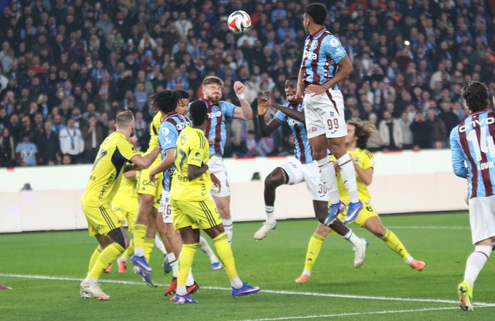 Trabzon’da 5 Gollü Gece: Fenerbahçe’den Büyük Deplasman Zaferi