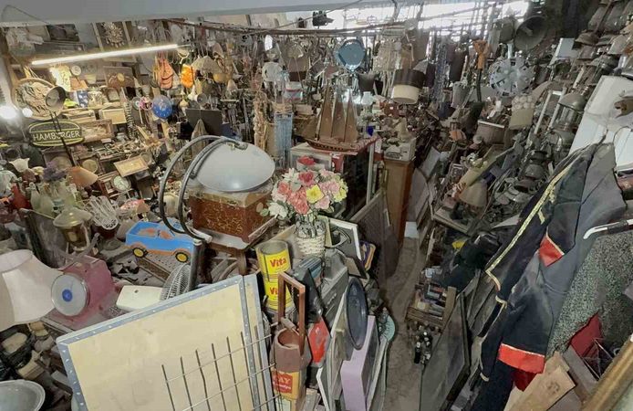 47 yıllık tutku servete dönüştü: antika dükkânında adım atacak yer yok